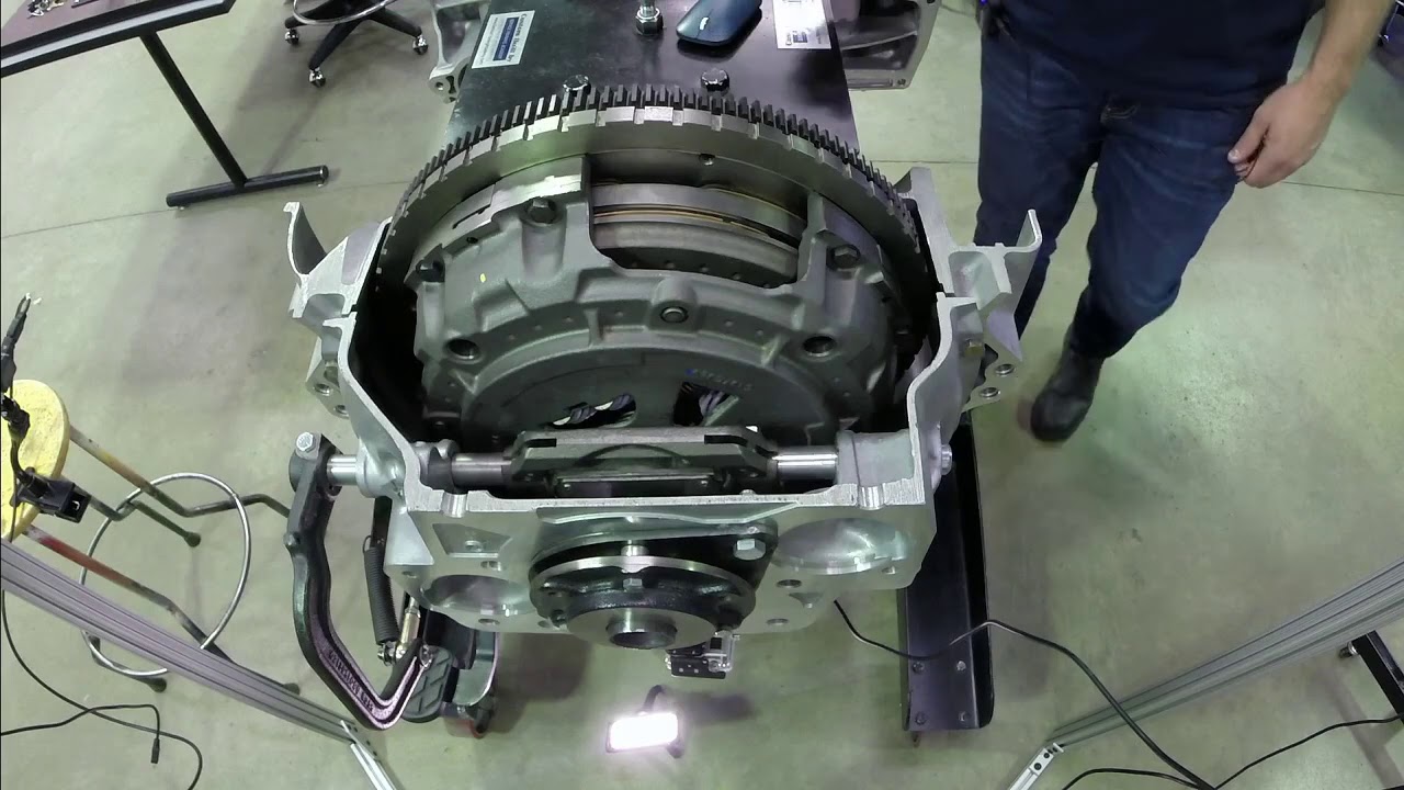 Clutch Operation Explanation using a Clutch Cutaway Trainer