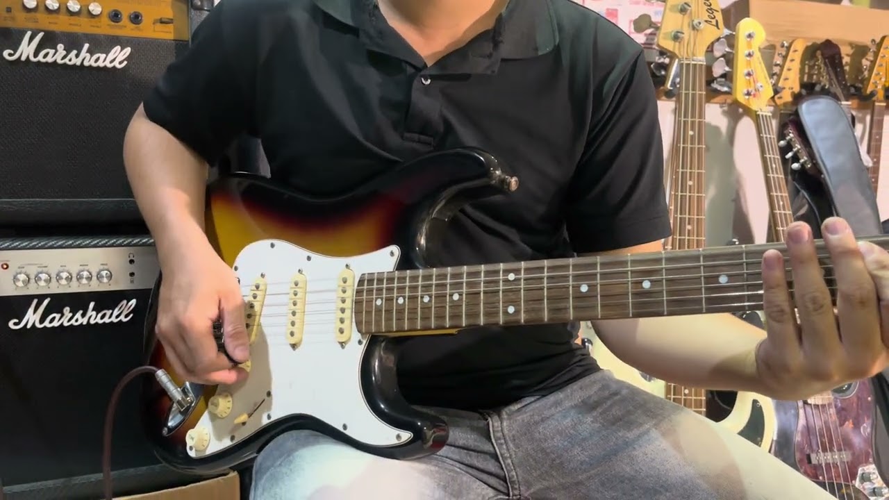 Thử đàn Guitar điện 1
