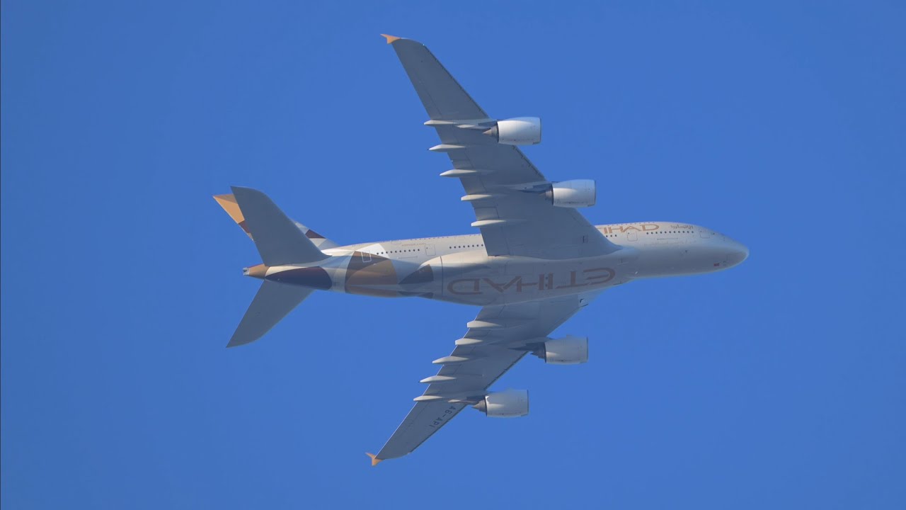 An unbeatable pair: Emirates A380 dest Dubai livery vs Etihad 