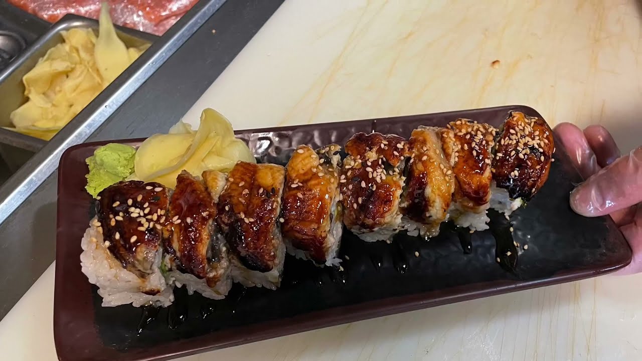 【日本料理】How to make Dragon Roll. Freshwater Eel sushi roll.教你做鳗鱼切割&龙卷 일식
