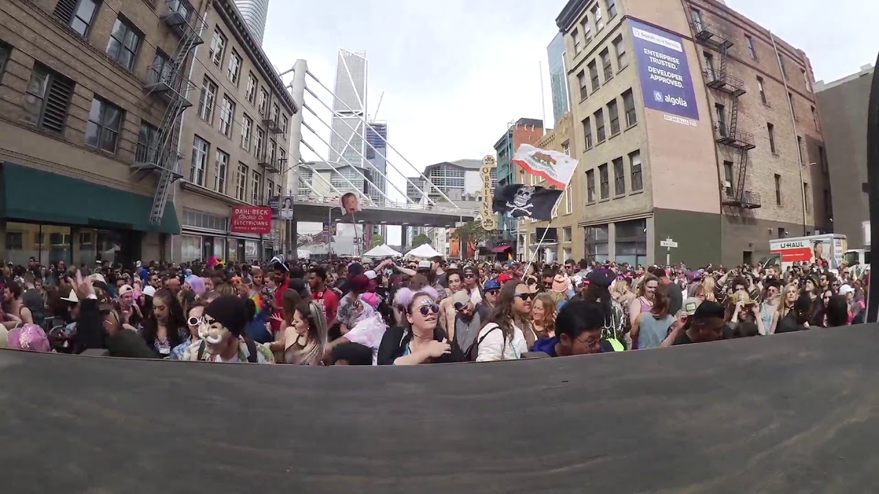 Dov1 DJ at How Weird Street Faire 2018