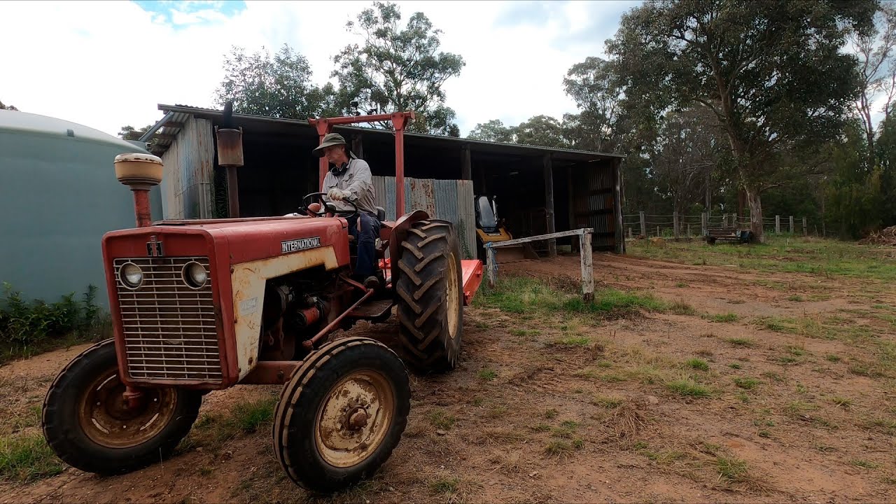 International 434 tractor - slashing the front south paddock