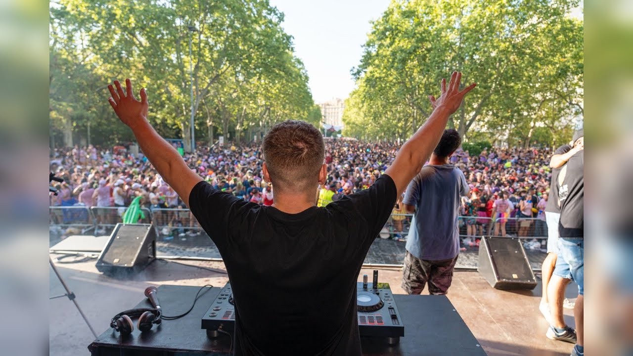 FERIAS Y FIESTAS VALLADOLID 2025 - DESFILE DE PEÑAS - ACERA DE RECOLETOS