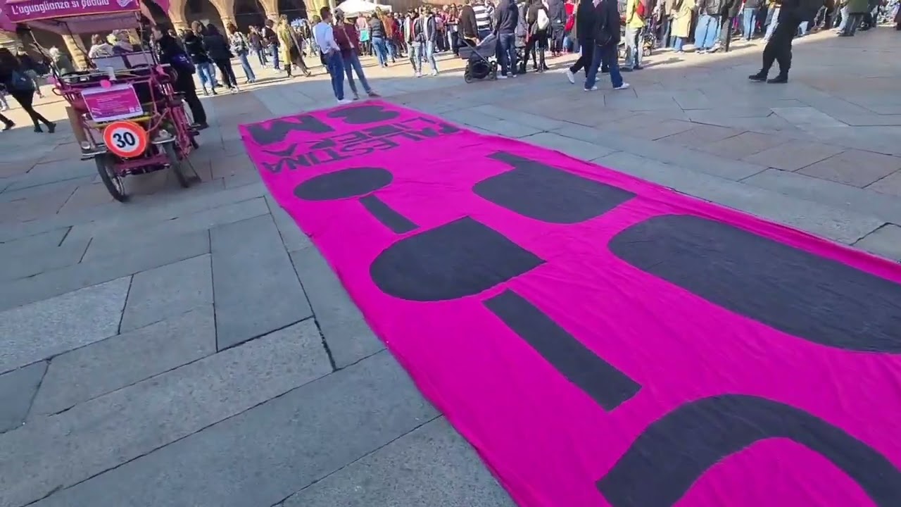 Bologna: Piazza Maggiore on March 8 - part 1