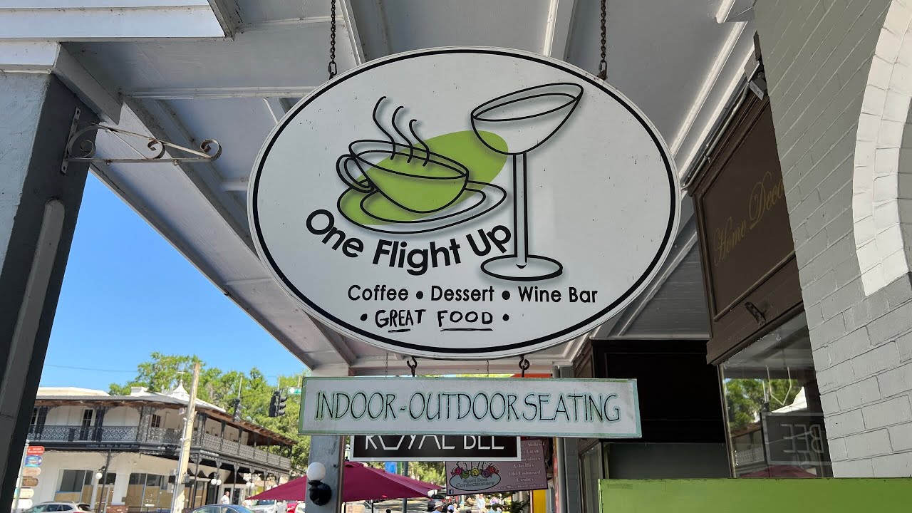 Eating at One Flight Up Cafe in Downtown Mount Dora, FL | Stinkin' Good Lunch Spot in Mount Dora!