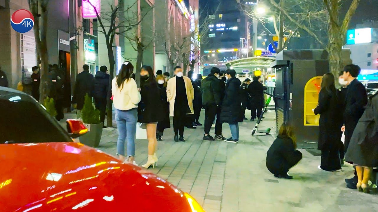 Gangnam Hot Saturday Night, Let's walk together GAROSU-GIL, Sinsa-dong. 4K Seoul Korea Walk.
