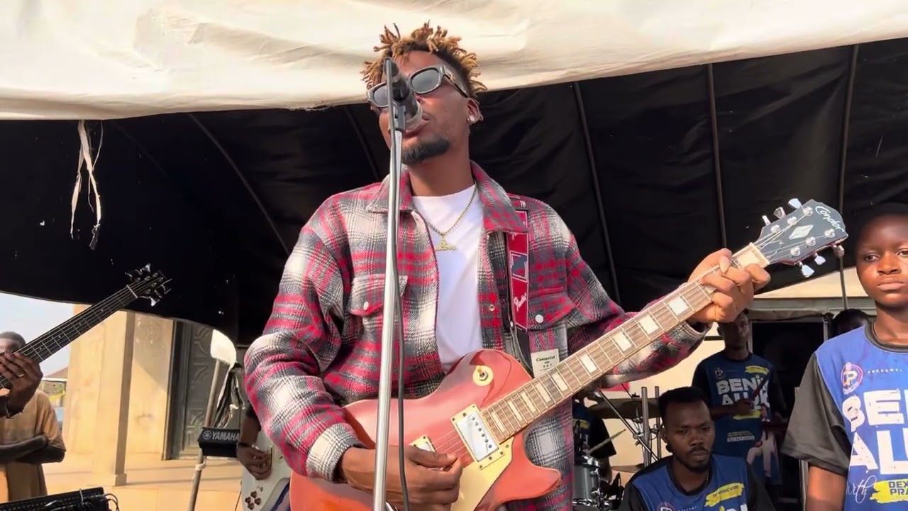 DP LIVE PERFORMANCE 