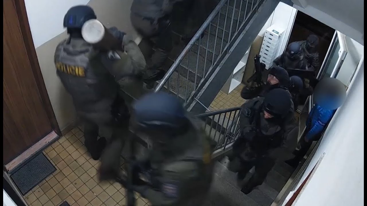 PRO PODEZŘELÉHO Z VRAŽDY ŽENY NA SOKOLOVSKU SI DOŠLA ZÁSAHOVÁ JEDNOTKA