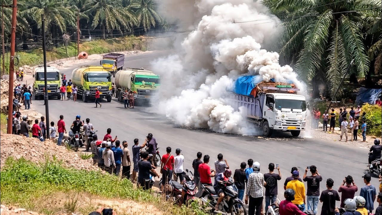 Truck Tangki Berlomba Melewati Tanjakan Bukit Kodok || Moment Truck 