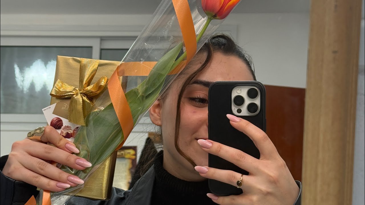 מתאפרת לאודישן ומספרת קצת עליי:)