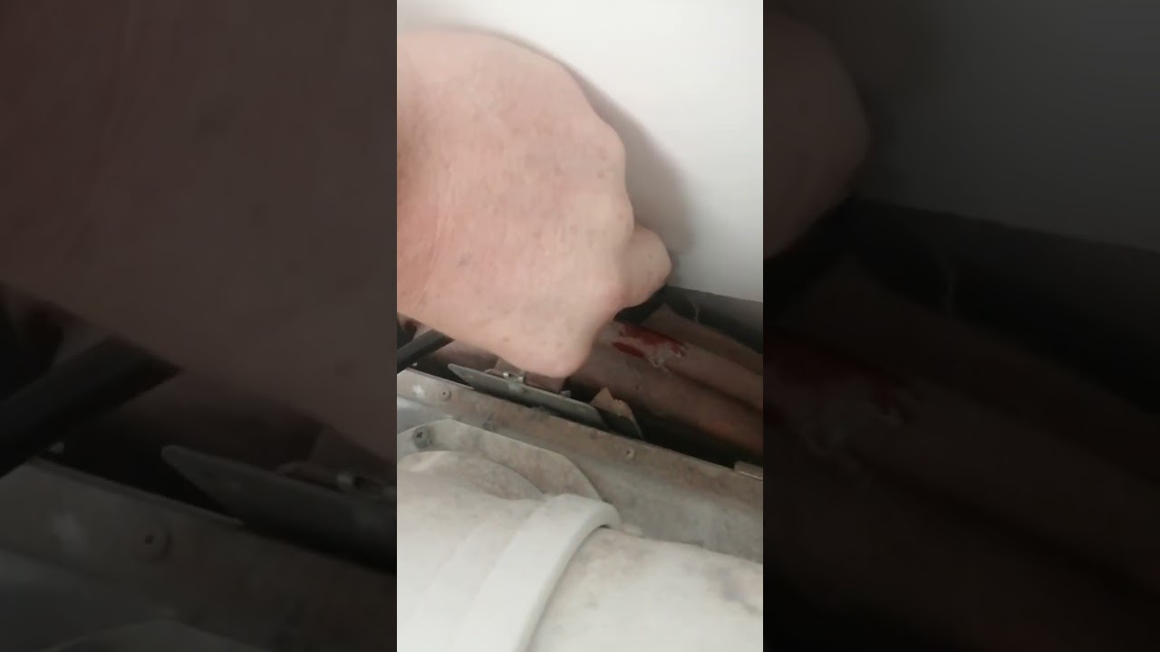 Worcester bosch 28jnr expansion vessel drained and recharged due to erratic pressure easy video 