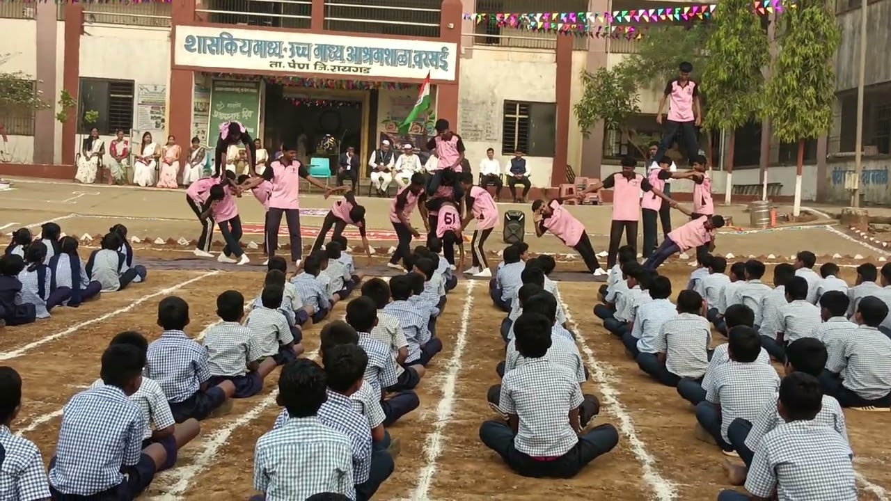 वरसई आश्रमशाळेतील विद्यार्थांनी मनोरे खूप छान सादर केले 