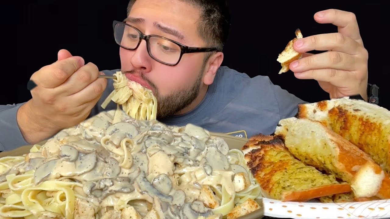 Fettuccini Chicken Alfredo Mukbang