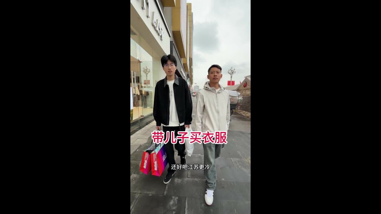 我们都有过一段失败的婚姻，现在组合在一起形成了二婚家庭，我把儿子带来四川，从来没有想过他会把儿子当成自己孩子对待，但是这几天过来，婆婆和继父的做法，就可以看出他爱不爱啦，感谢遇见。#二婚 #内容太过