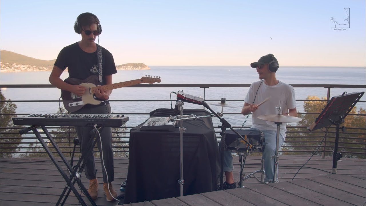 Funky District - Dreaming (Live)