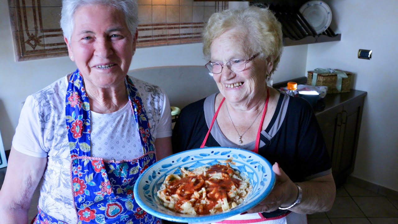 Pasta Grannies discover 'döres' spaghetti style pasta from Basilicata