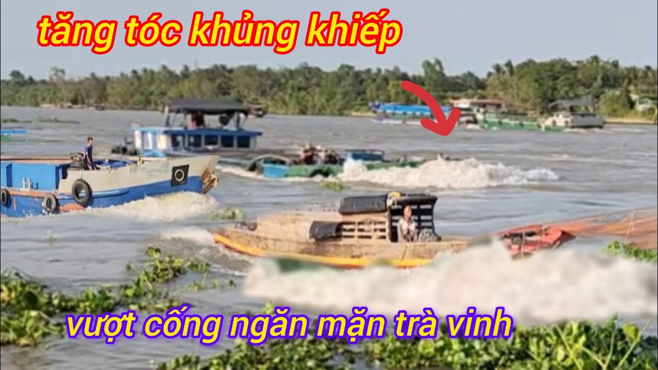 Tàu Chở Cát Tranh Nhau Vượt Cống Ngăn Mặn Trà Vinh Rất Hấp Vẫn 