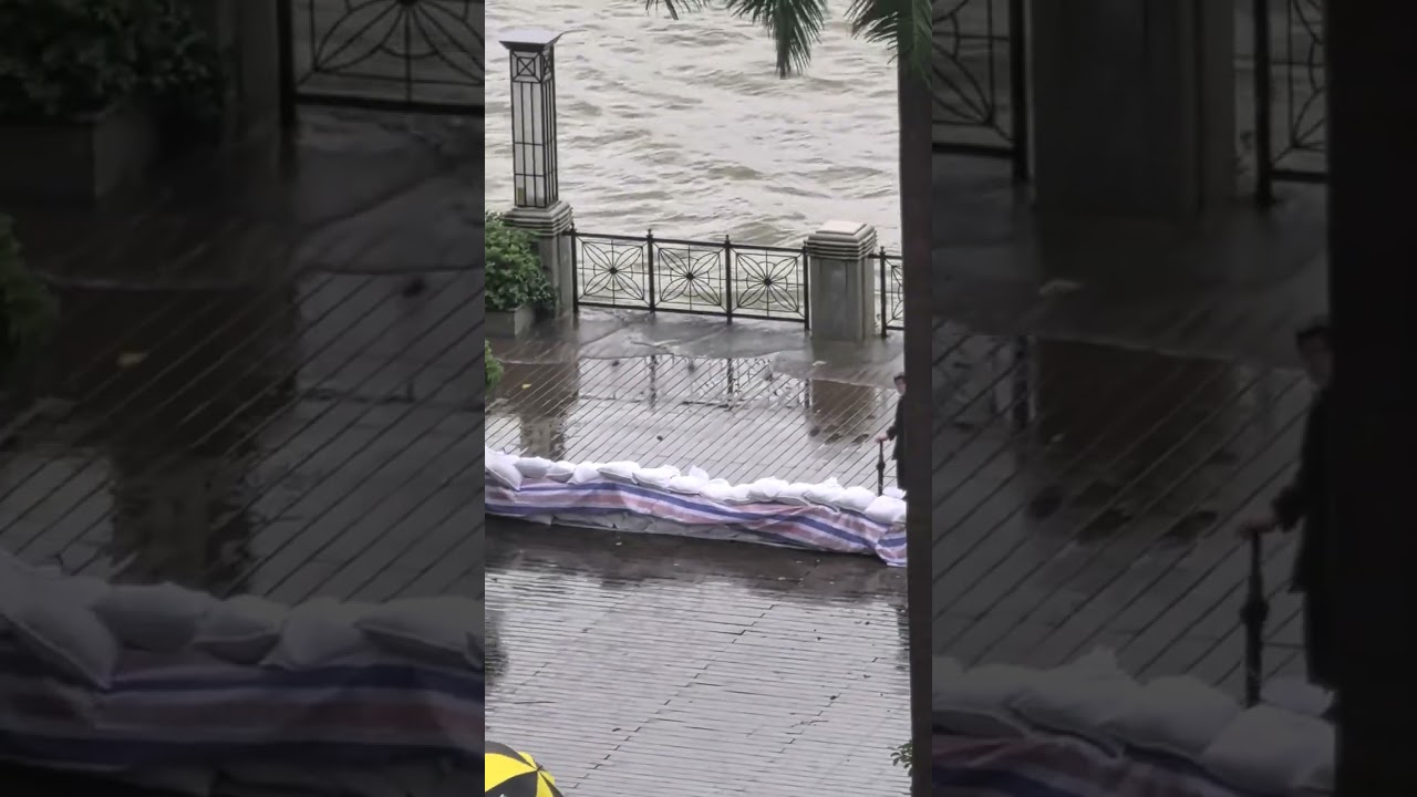 Typhoon Ragasa, Guangzhou, China. Try to blocked the flood out of the street.