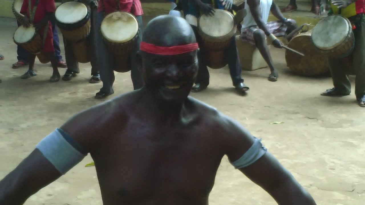 Dundunba Rhythmus, Tanz der starken Männer, Conakry, Guinea
