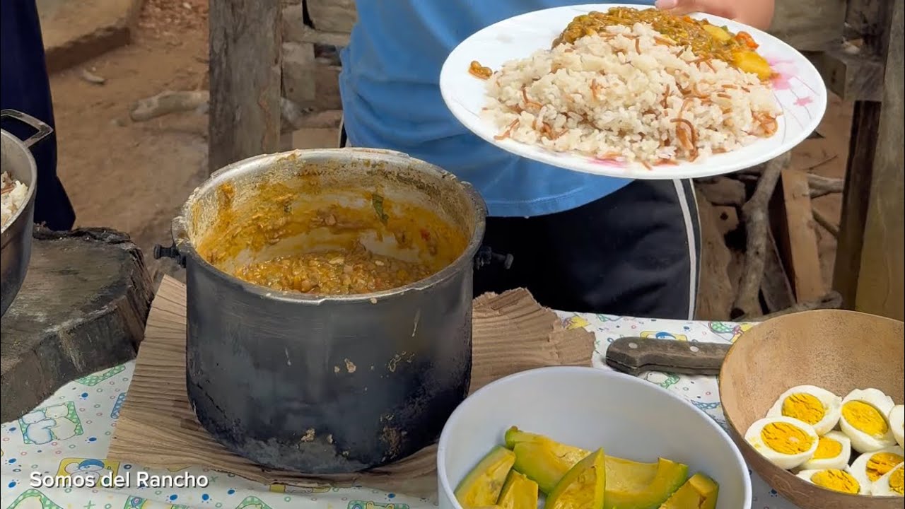 Preparamos lentejas guisadas y arroz de palito para el almuerzo.