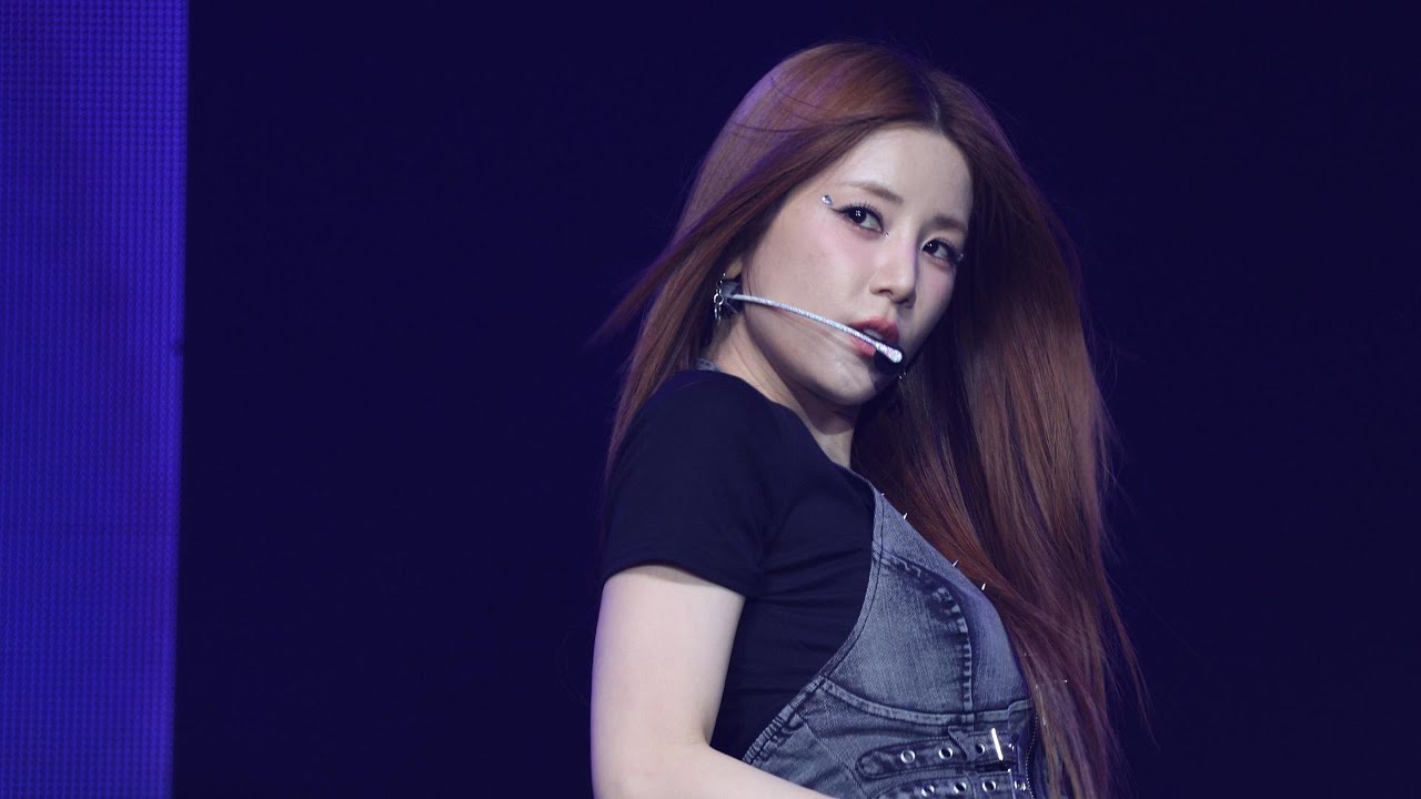 [4K] 250220 에이핑크 Apink 박초롱 CHORONG - Gimme more FANCAM PINK NEW YEAR in Singapore