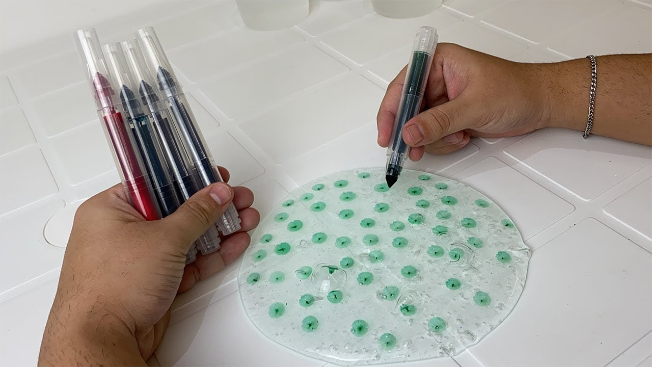 COLORINDO SLIME TRANSPARENTE COM CANETAS FEITAS EM CASA! (Muito legal)