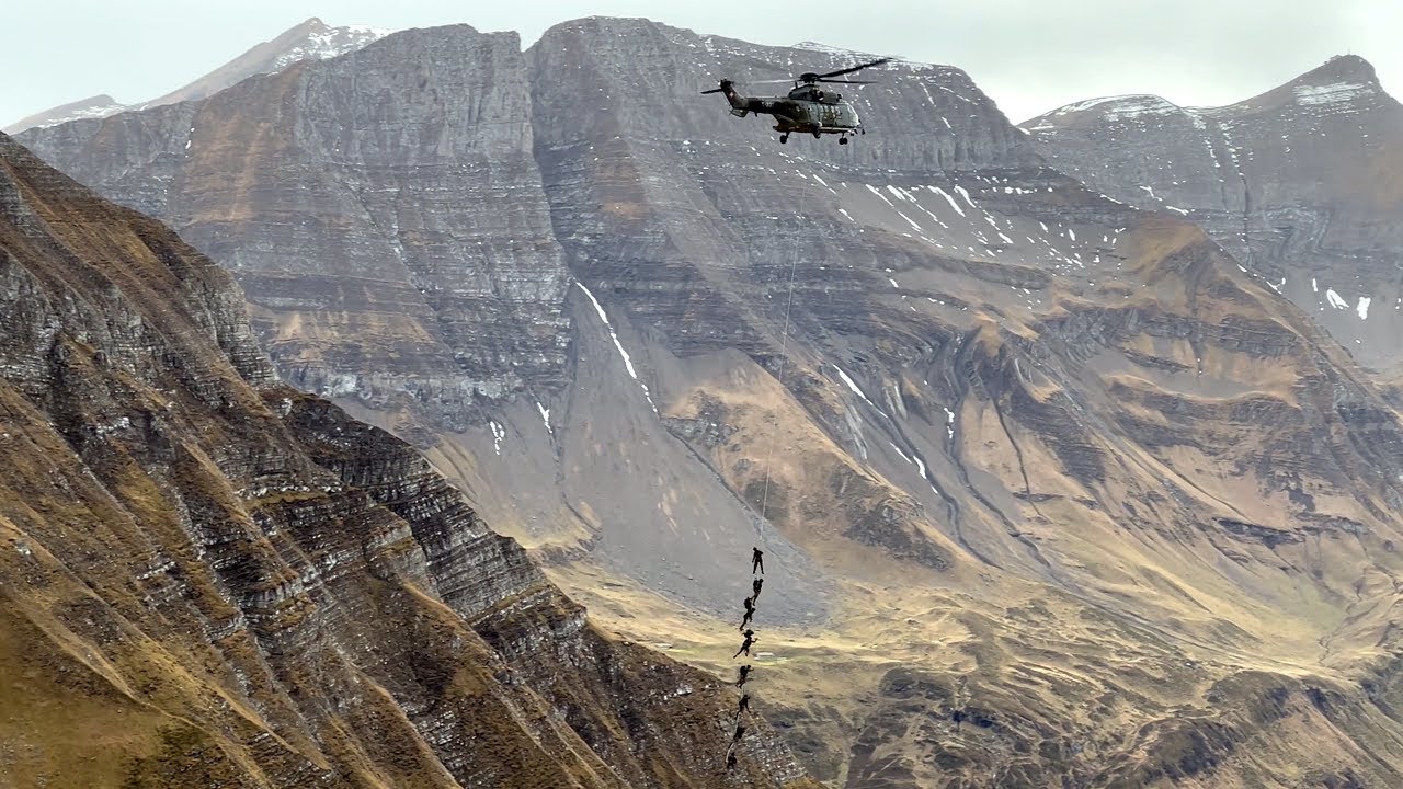 Axalp 2022 Grenadiere mit Panzerfaust und Super Puma ganze Präsentation (4K, 30 fps)