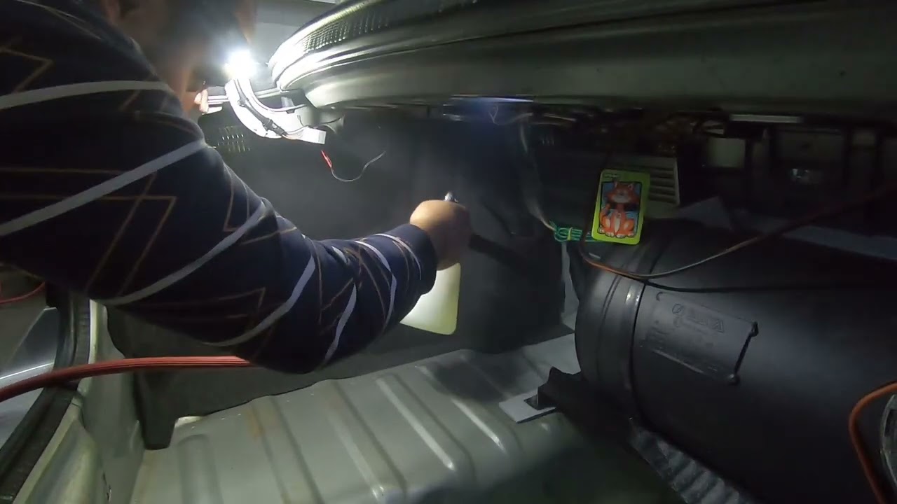 1,4 K7J Clio nun Koltukları Söktük ve Halılarla Yıkadık