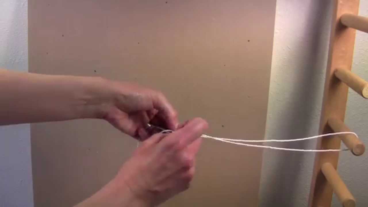 How to make half-hitch knots when warping