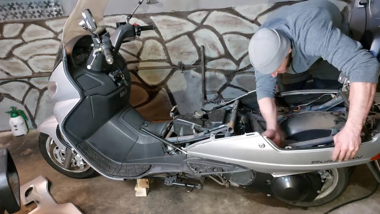 suzuki burgman  250 disassembling maxi scooter  №1