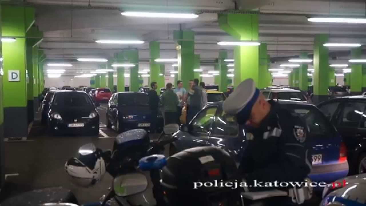 Nielegalne wyścigi samochod&oacute;w Katowice Muchowiec 5.06.2014