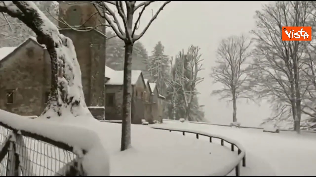 Fulmini e tuoni mentre fiocca la neve: il raro fenomeno sull’Appennino Bolognese