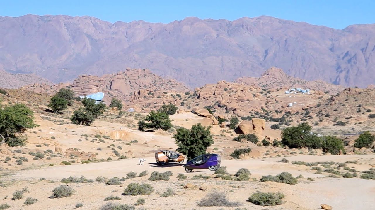 Discovering the colored rocks of Tafraoute electrically