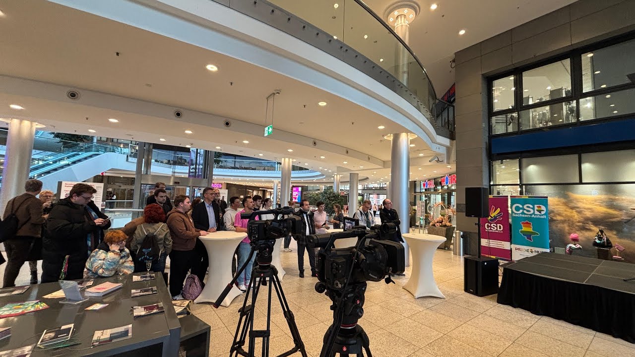 Wanderausstellung „gefährdet leben. Queere Menschen 1933–1945“ im City Carré Magdeburg. 🕯️🏳️‍🌈