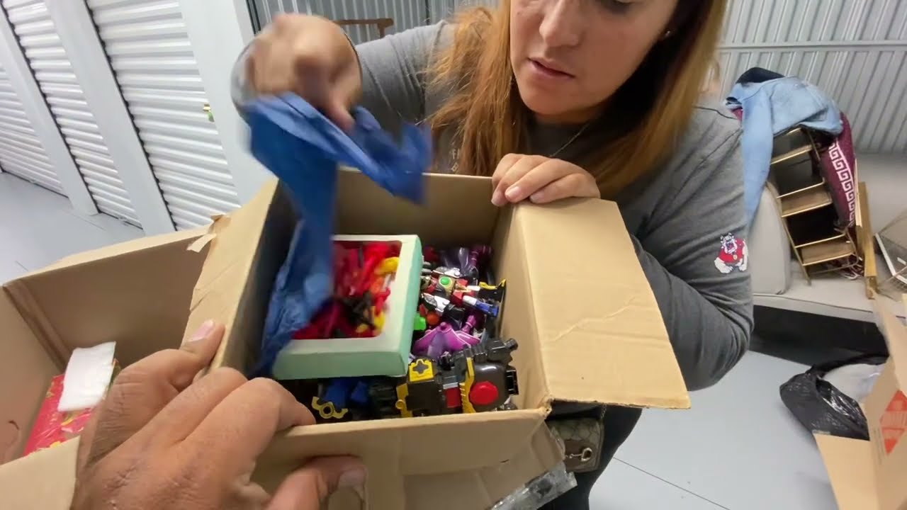 Found collectible and video games and comics in this amazing storage unit