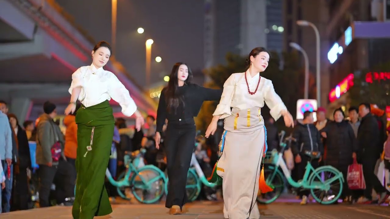 'Sky Of Guoluo, Earth Of Guoluo' by Choedrol, Lhatso, Laxiaomu 《天果洛地果洛》曲卓尔、拉措、拉小姆