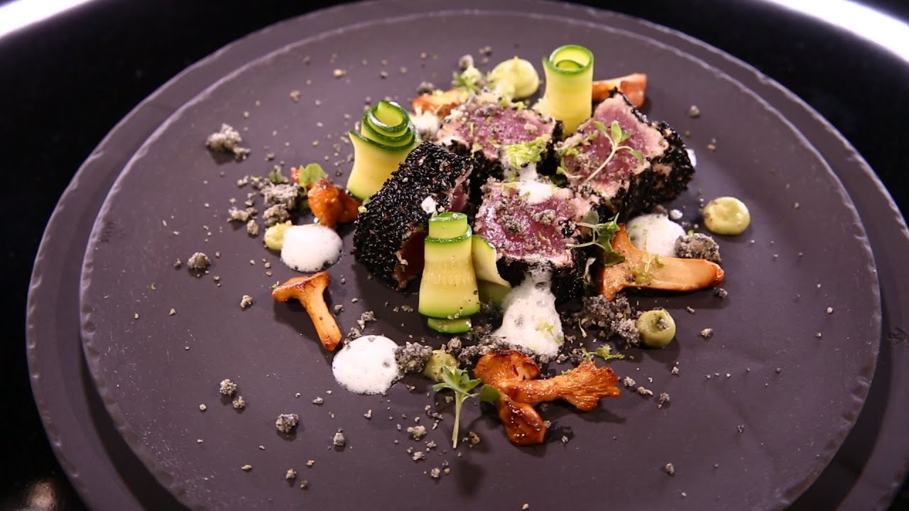 Thon mi-cuit, avocat, sésame et crumble à l’encre de seiche par Lionel Elissalde (#DPDC)