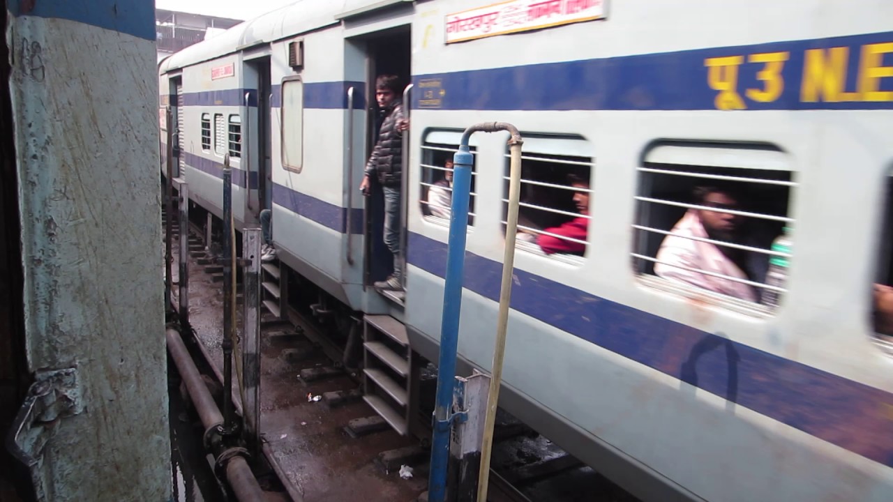 12542 sant kabir dham express arriving at KANPUR