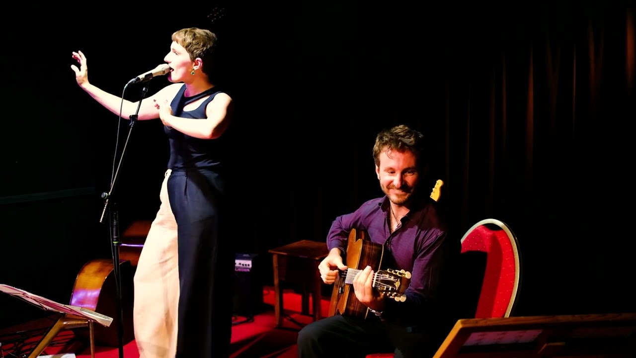 Antonia Dering & Giangiacomo Rosso  -  "Die Leute schauen schon!"