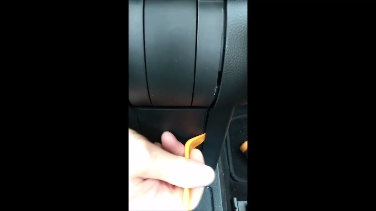 Skoda Fabia Mk III / Mk 3 / Type NJ (2014-2021) centre arm rest removal