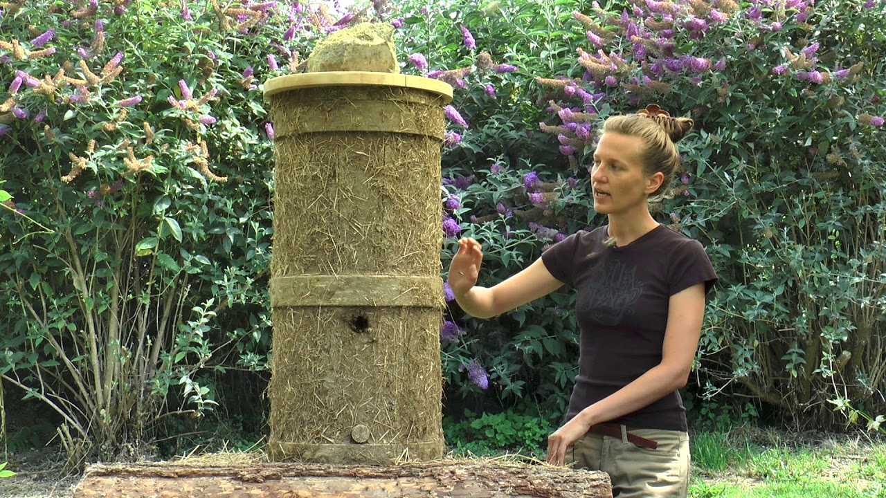 Der Bienenturm - die artgerechte Bienenwohnung, hergestelt aus Schilfrohr und Holzringen