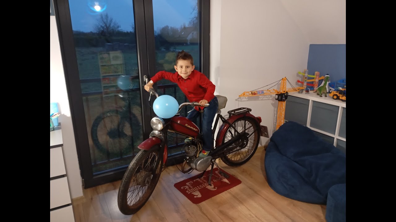 Reakcja syna na prezent… żyjący komar! 😱🦟