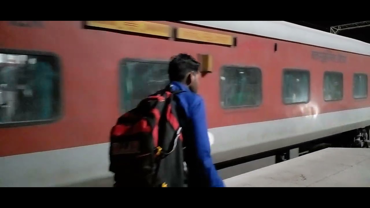 19802 Danapur- Sogaria Express Arrived at Prayagraj Chheoki Jn PF No- 03