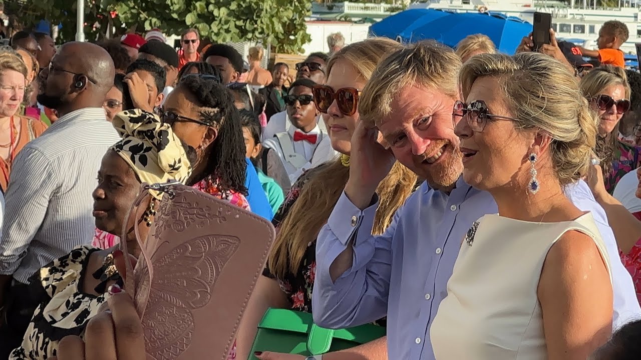 Máxima zingt en swingt mee op de Boardwalk van SXM
