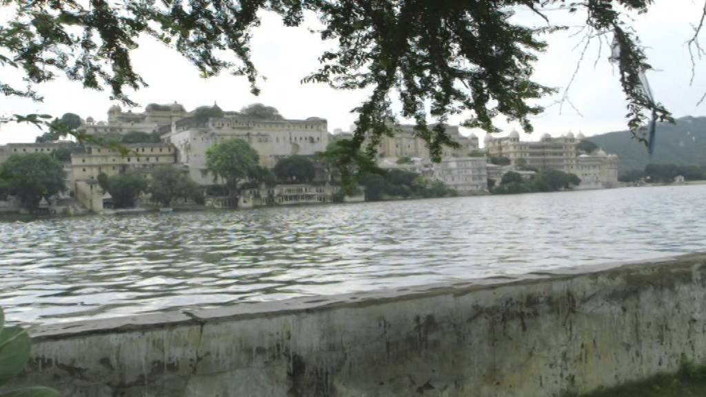 Har Ghar Kucch Kehta Hai - Sakshi Tanwar