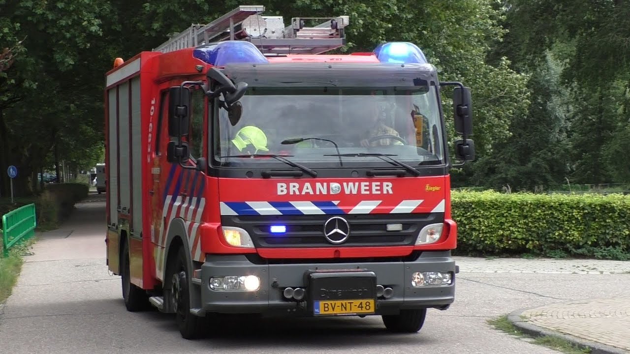 Brandweer Hoorn reserve TS 10-6832 met spoed onderweg naar een melding in het centrum van Hoorn