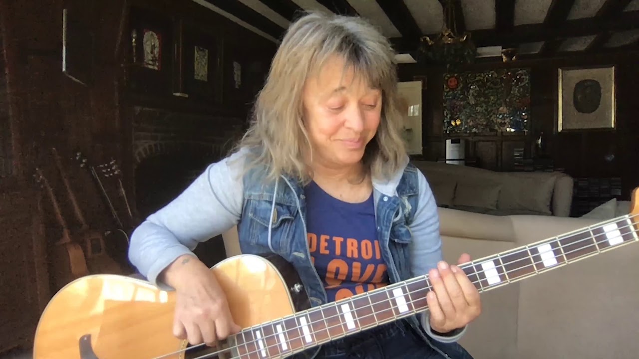 Suzi Quatro The Bass Line Episode 9 Wild One Part 1 (fast)