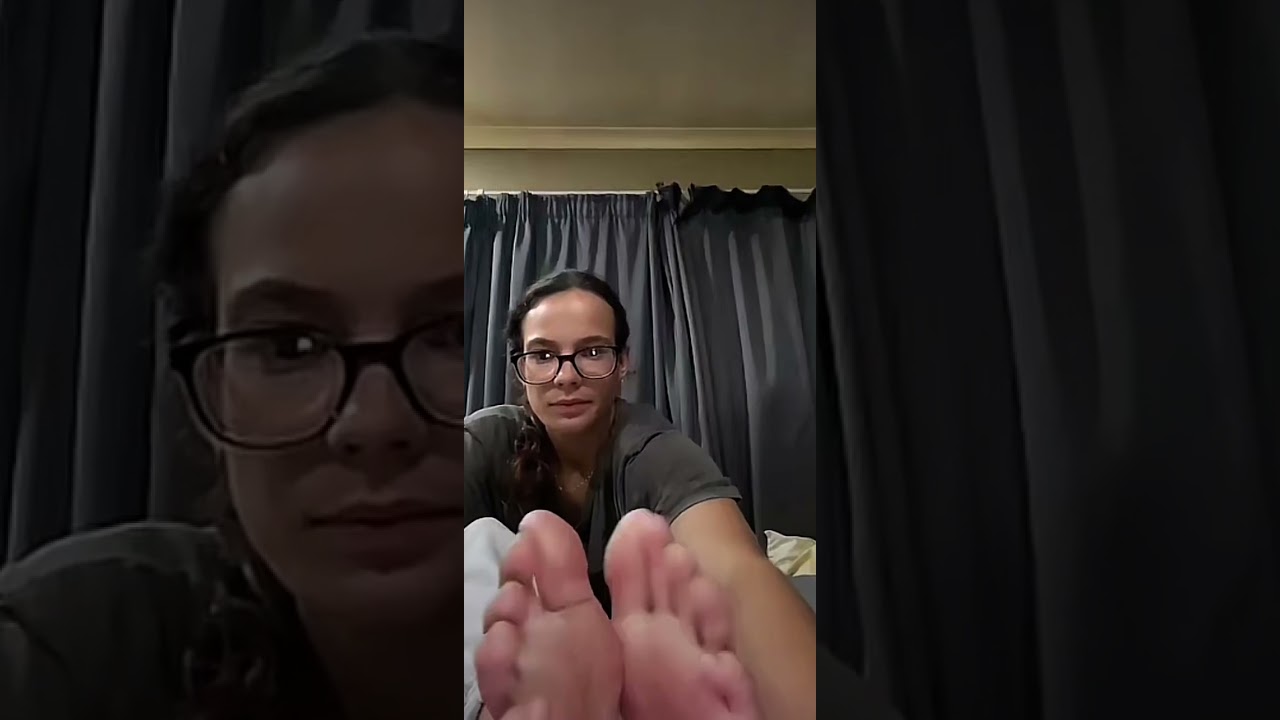 Women feet: TikTok live 