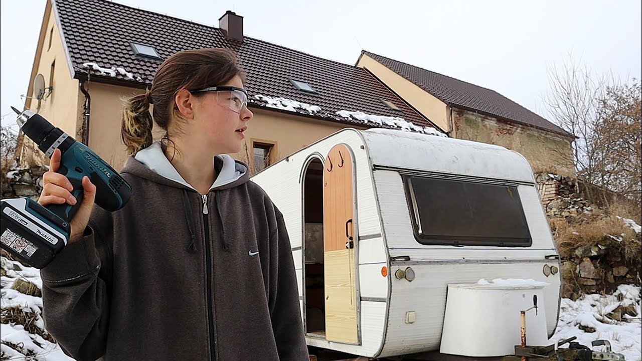 Demolition inside 1984 caravan | caravan conversion EP2