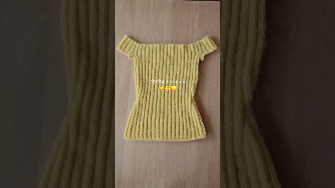 Off Shoulder Top on Ravelry😍🌼☀️ #knitting #springknits #knittedtop #knit #dropsair #knittingpatterns